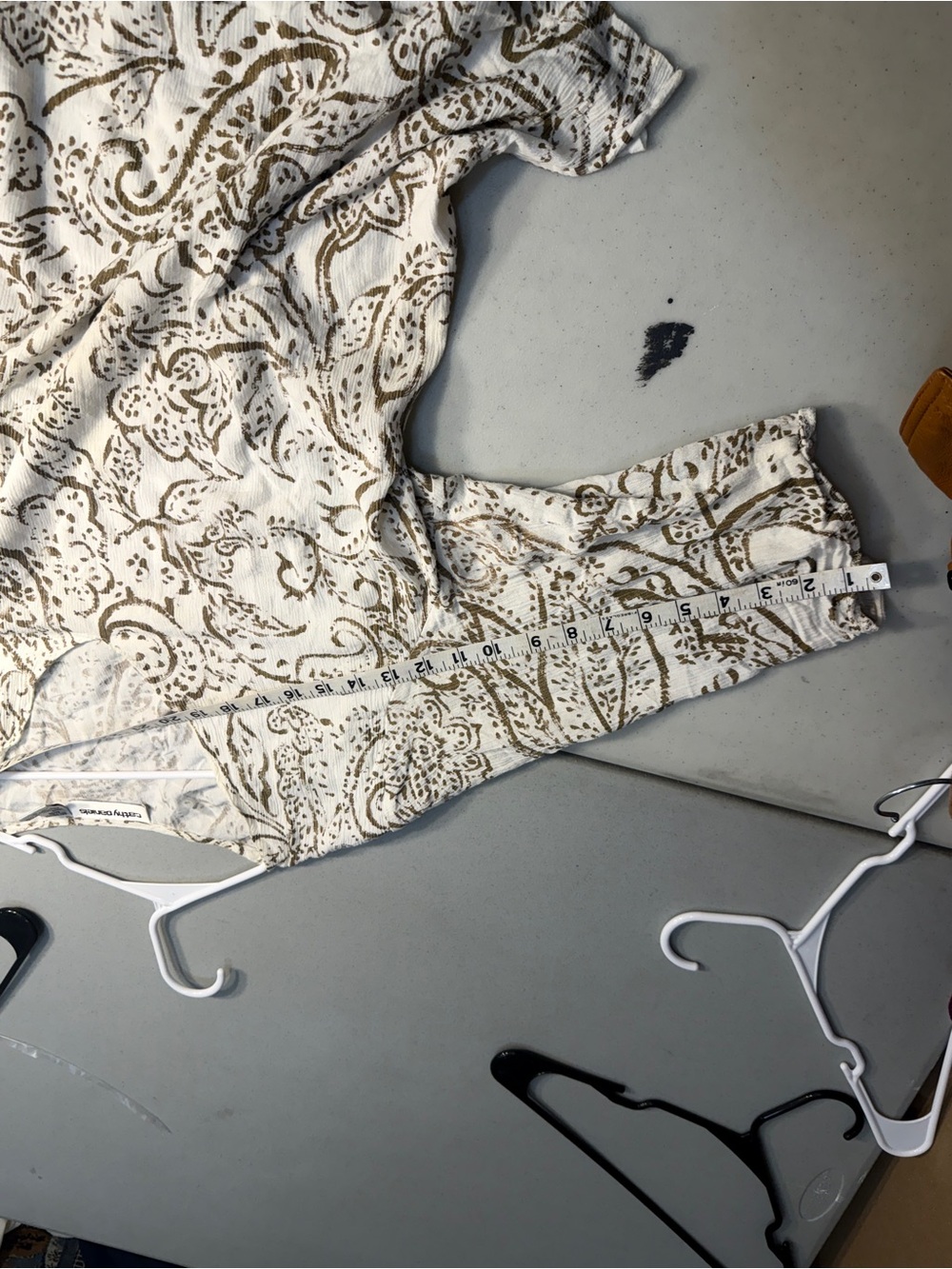 Cathy Daniels Cream and Olive Paisley V-Neck Women's Top 1X - Picture 6 of 7